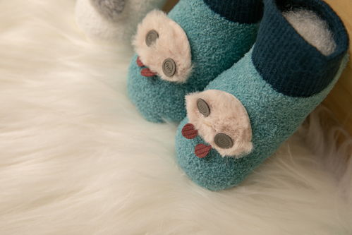 設(shè)圖藍色學(xué)步襪童鞋兒童用品攝影圖 海報設(shè)計 下載請至來源處