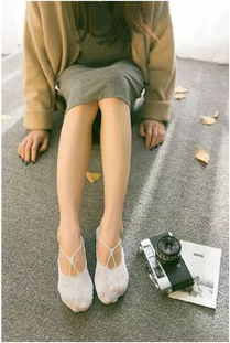 覺(jué)得露出襪子顯土掉渣 這樣露出襪子既時(shí)尚,又能吸睛百分百